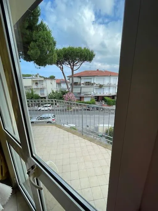 Сasa de vacaciones Luminosa Casa Con Posto Auto In Versilia A 5 Min Dal Mare Camaiore